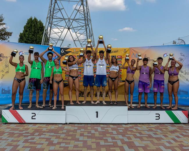 podio campionato italiano u20 beach volley beinasco